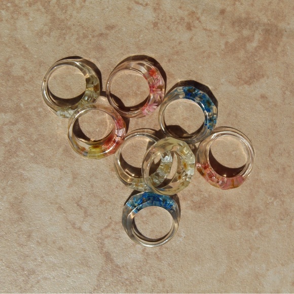 DARK PINK REAL FLOWER RING - Picture 5 of 5